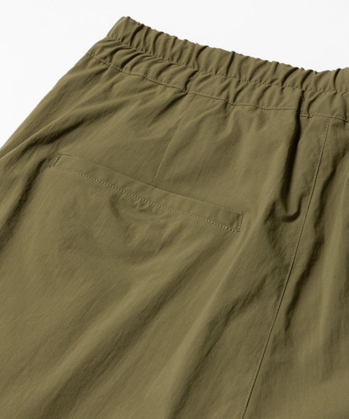 美品 PT01 現行 トラベラー 42 EVO FIT ストレッチ 春夏 レディース 大人 上品 瞬間美脚ギャザーストレッチパンツ｜大人