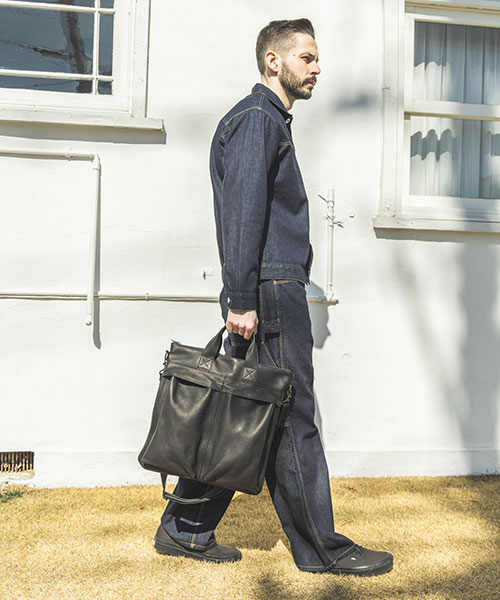 LUGGAGE LABEL CARGOシリーズ ヘルメットバッグ オリーブ U.S.タイプ ヘルメットバッグ （オリーブ） ストラップ付きの